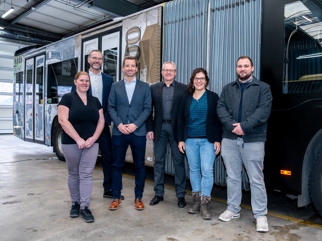 STI_Einweihung_Bus-12